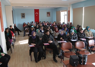 Ahmet Efendi’de, öğrencilere seminer
