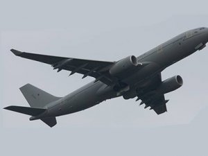 Rus askerler Kırımı işgal etti, Türk uçağı geri döndü