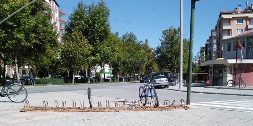 Bisikletleri çalıyorlar