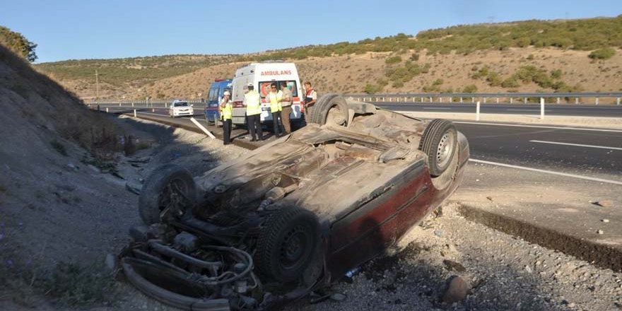 Suriyeliler tatil yolunda kaza yaptı: 2 yaralı
