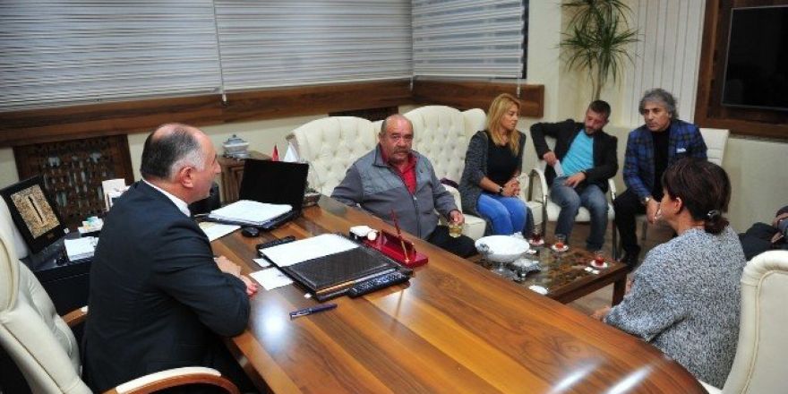 “Deliysem Deliyim De” filmi ekibinden Çağlayan’a ziyaret