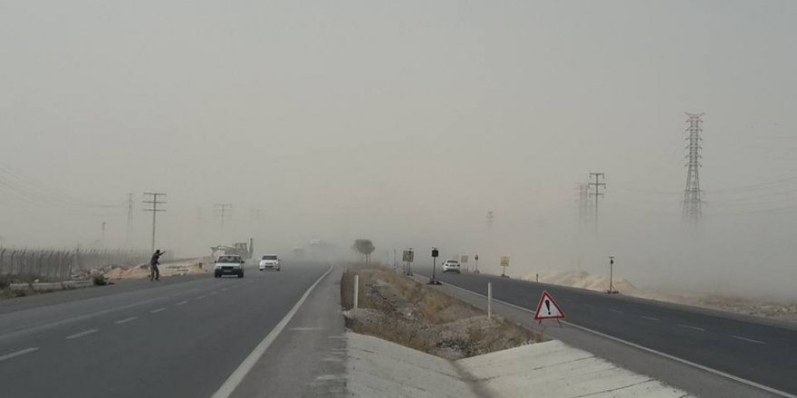 Rüzgar tozu dumana kattı ulaşım aksadı