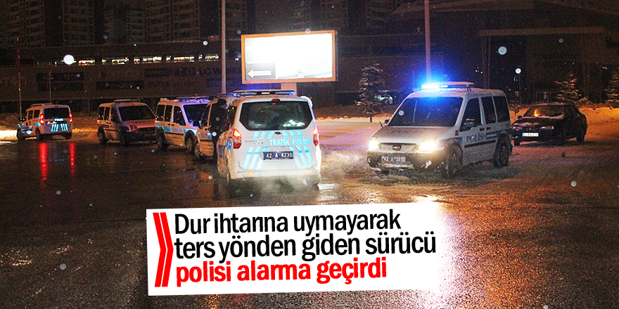 Dur ihtarına uymayarak ters yönden giden sürücü polisi alarma geçirdi