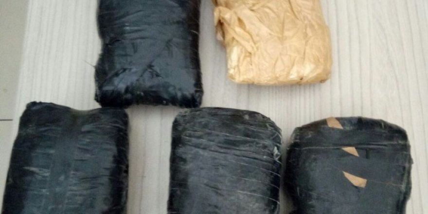 Operasyon düzenlenen otomobilde 2,5 kilo eroin ele geçirildi