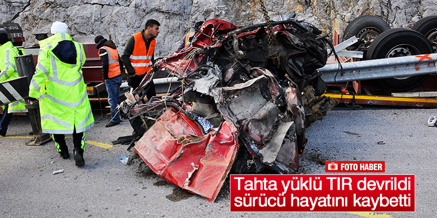 Konya’da tahta yüklü tır devrildi: 1 ölü