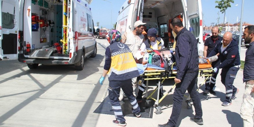 Mantolama yaparken iskeleden düşen işçi yaralandı