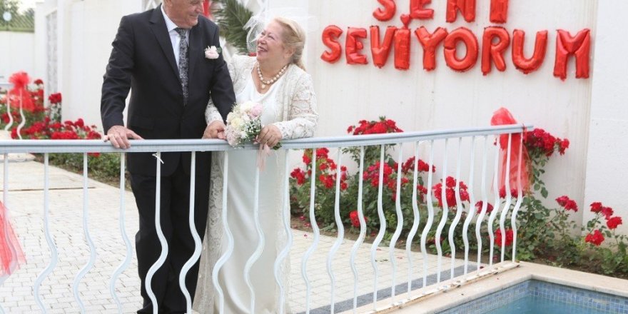 Huzurevinde mutluluğu yakaladılar