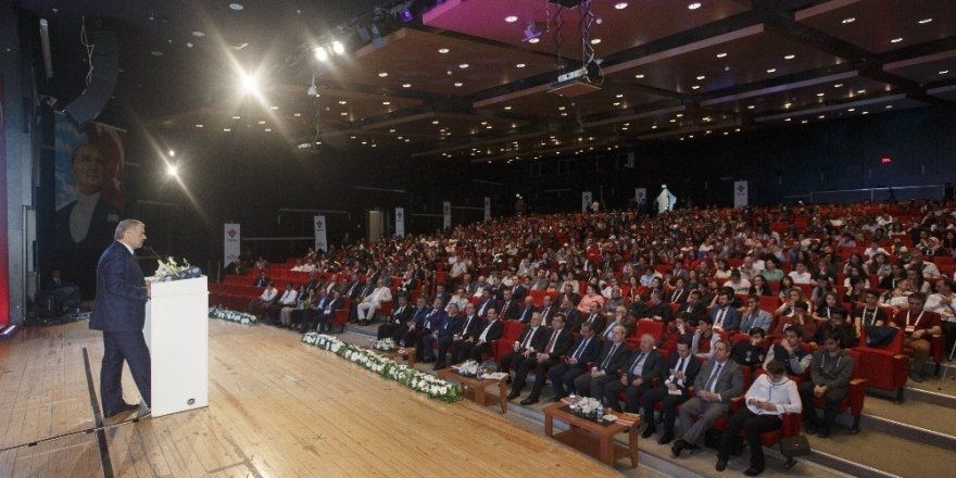 Başkan Çelik, TÜBİTAK Ortaokul Öğrencileri Araştırma Projeleri Yarışması Ödül Töreni’ne katıldı