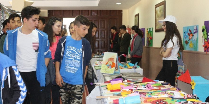 Çocuk gelişi öğrencileri sergisi düzenledi