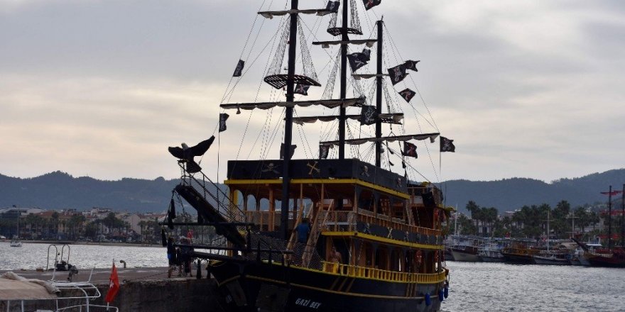 Marmaris’te teknenin dümeni kitlendi faciadan dönüldü