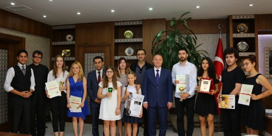 Rektör Ünal, Ödüllü Sanatçıları ağırladı
