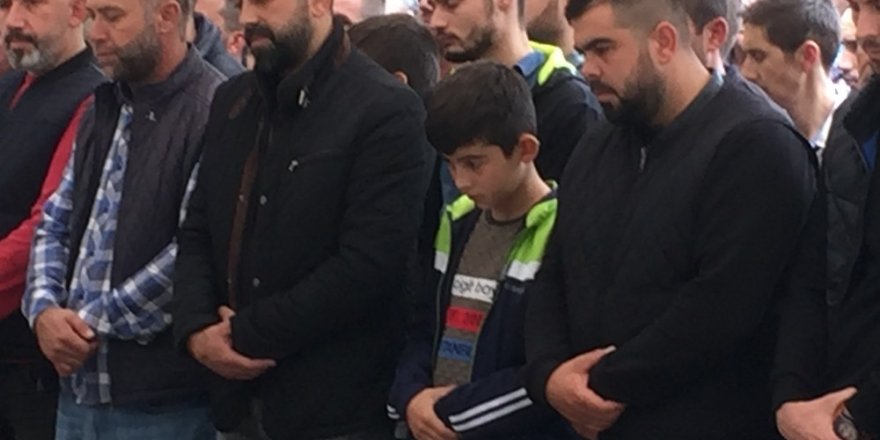 Eşi ve oğlunun göz yaşlarıyla son yolculuğuna uğurlandı