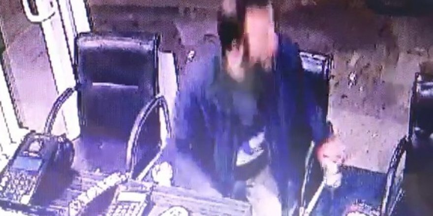 Bağış kutusunu çalan şahıs güvenlik kamerasına yakalandı