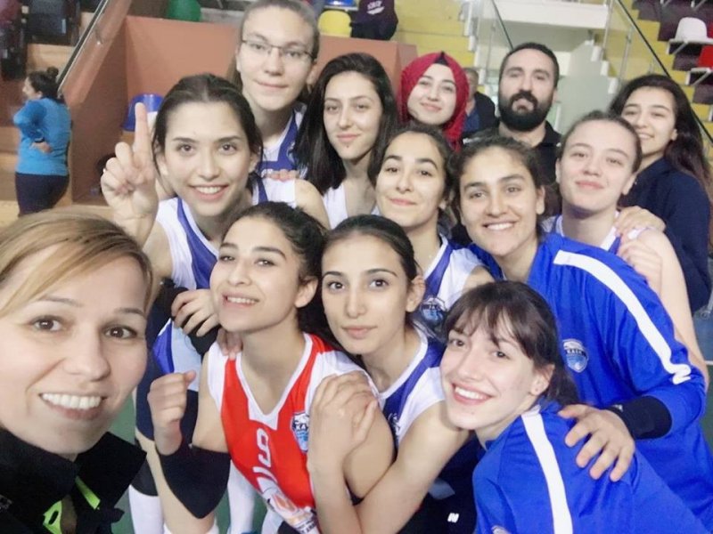 kayseri-osb-teknik-koleji-atletikspor-voleybol-genc-kizlarda-aksarayda.jpg
