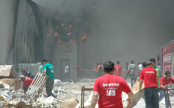 Konya'da fabrika yangını 7