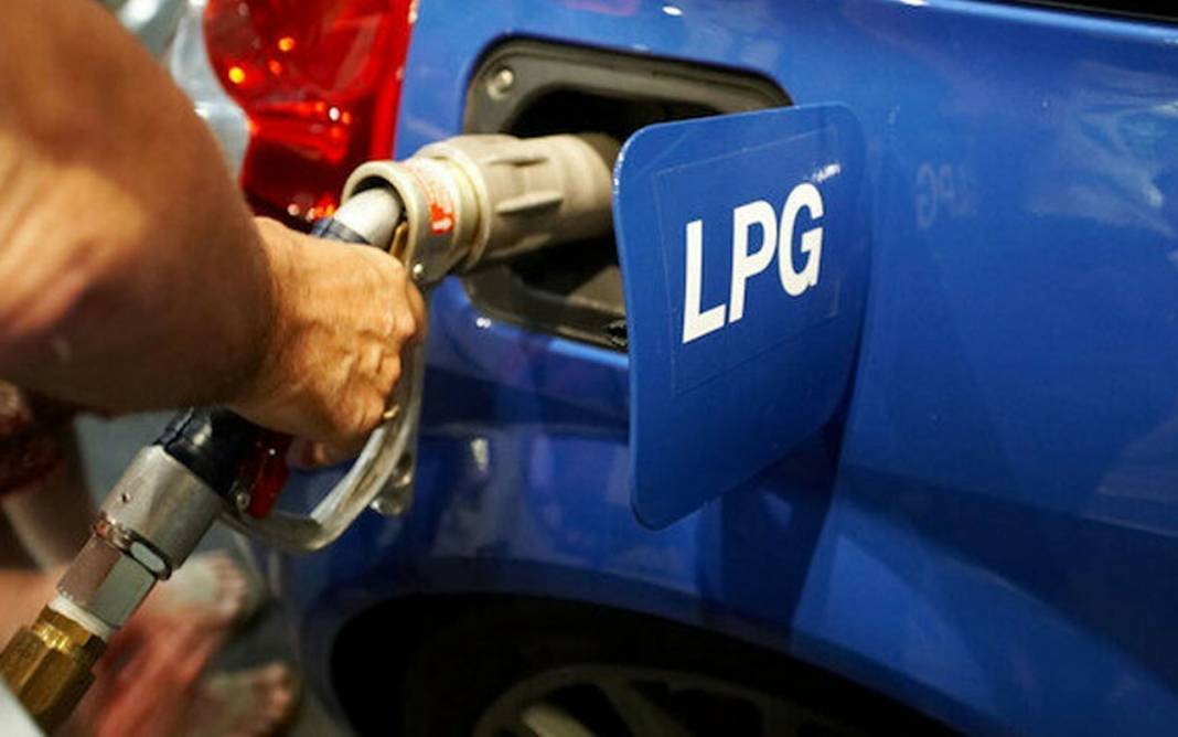 Benzin, motorin ve LPG'ye bu tarihte en az 2 lira zam gelecek! 8