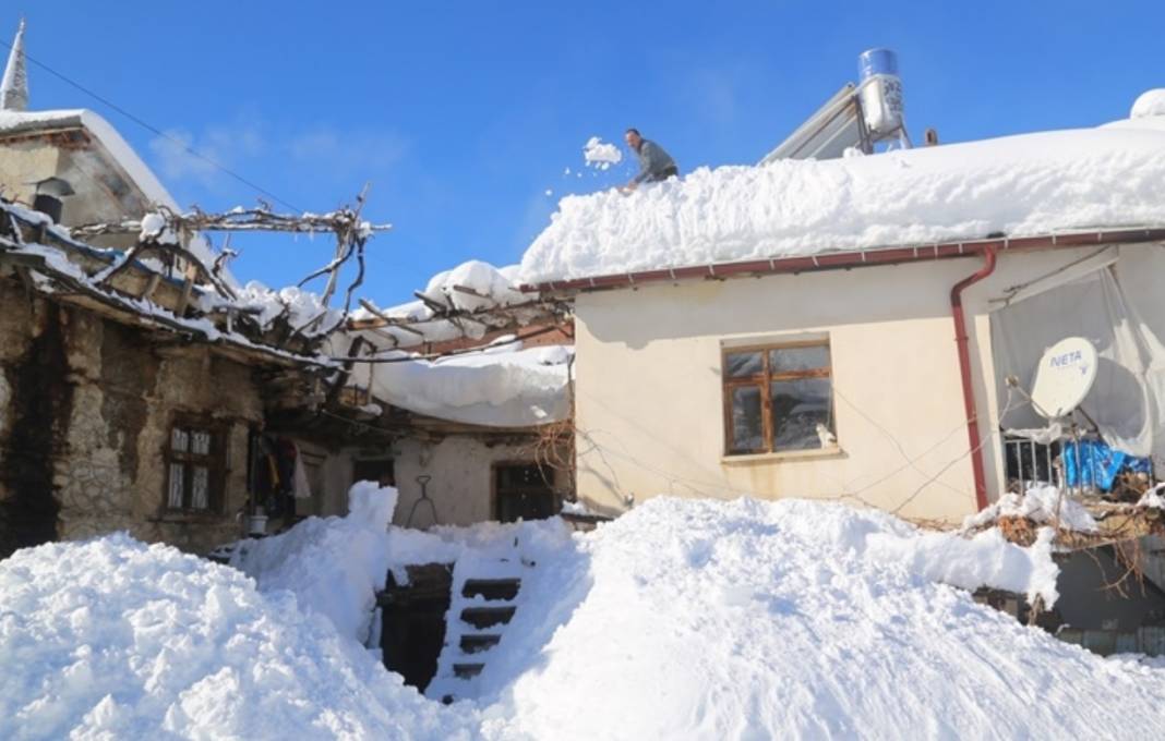 Konya'da bu köye tam 2,5 metre kar yağdı! 10