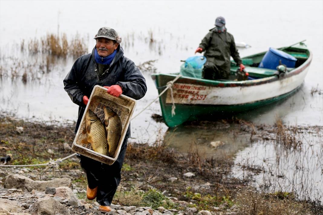 Konya'daki gölde 19 kilo ağırlığında balık tuttular! Bu yıl bereket var 5