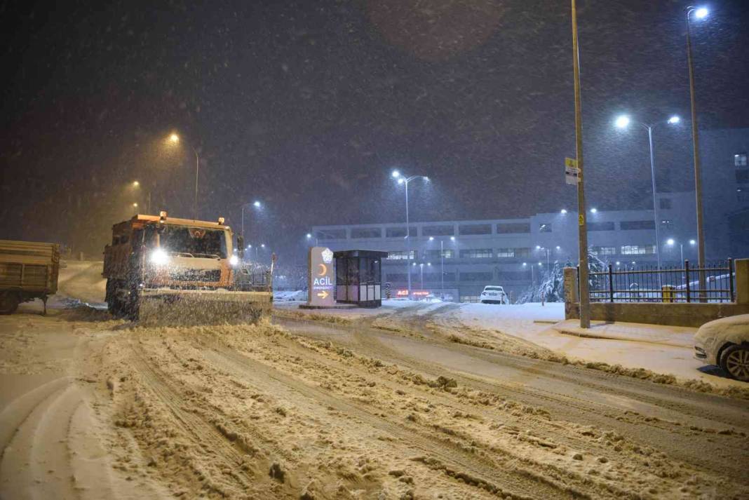 Konya'da kar yağışı 3 gün sürecek! Başlangıç saati açıklandı 5