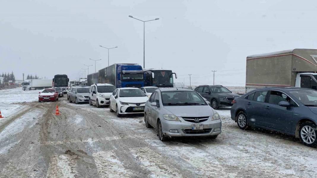 Konya'da kar yağışı 3 gün sürecek! Başlangıç saati açıklandı 7