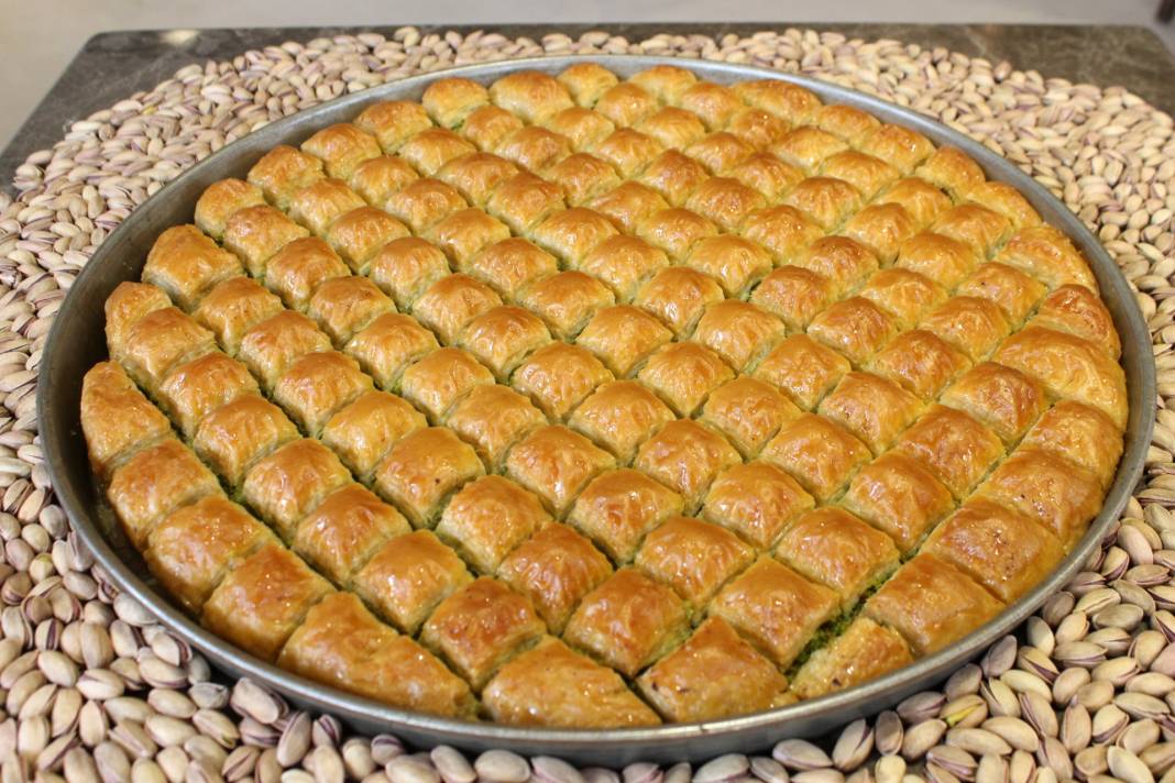 Konya'da 110 liraya 1 kilogram kaliteli baklava satışı başladı! Vatandaş tepsi tepsi alıyor 6