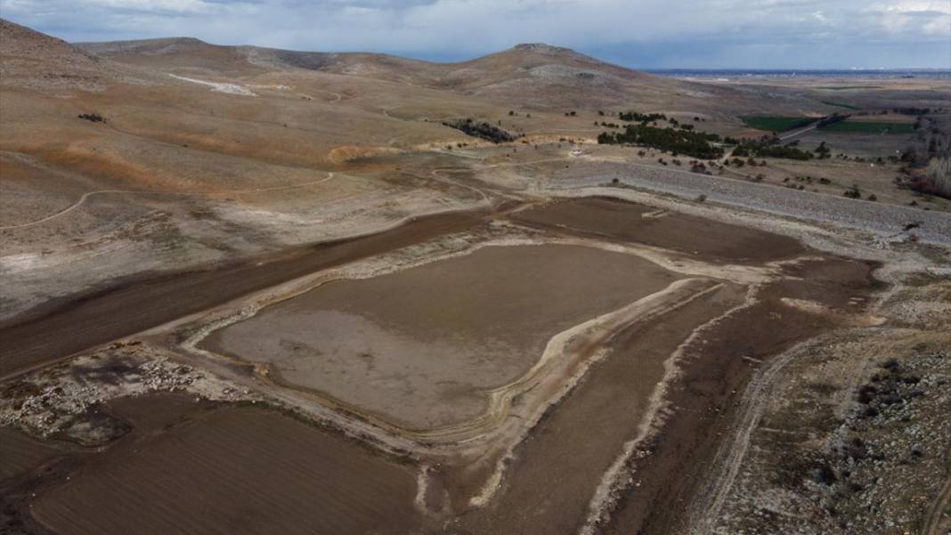 Konya’da acı manzara: Önceden balık avlanan  göllerde şimdi sinek avlanıyor! 5