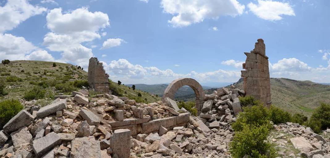 Konya'nın haritada küçük tarihte büyük ilçesi! Tarihi kale antik kent ve şelaleler 3