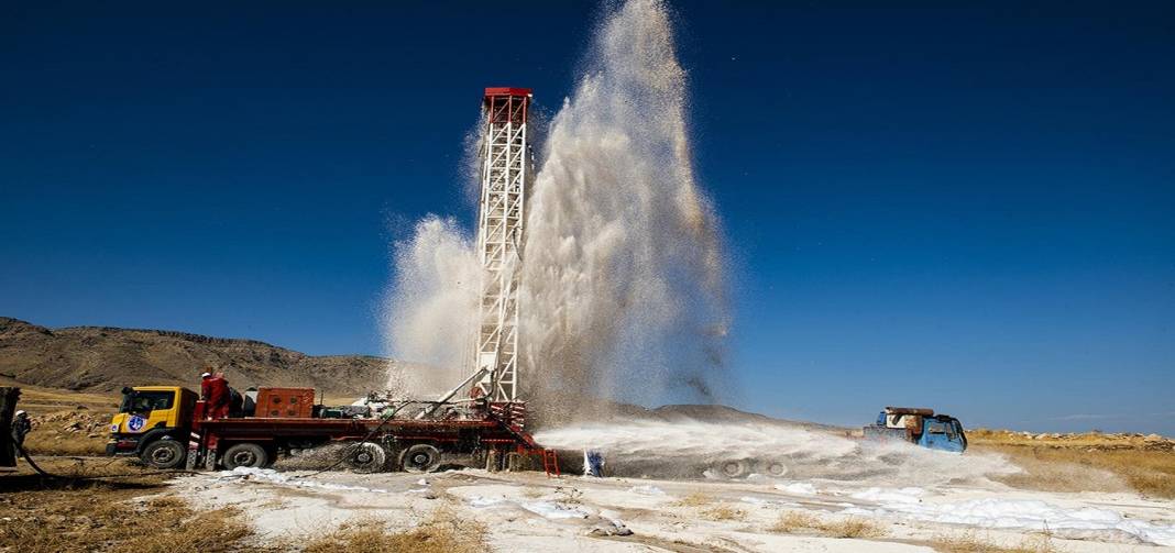 Türkiye'ye yeni sondaj müjdesi! 1250 metre derinlikten 200 ton çıktı 3