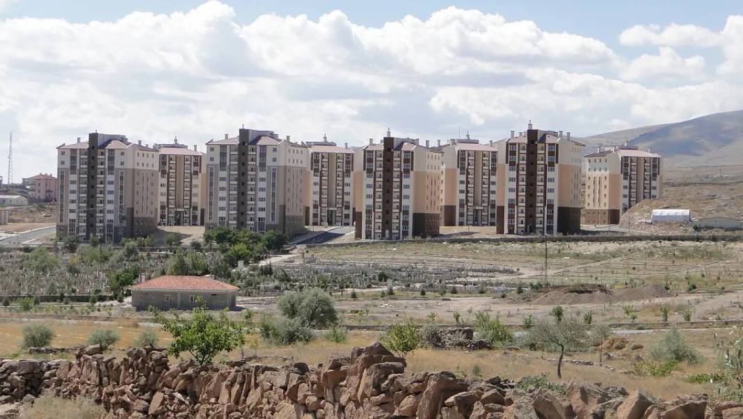 TOKİ 12 şehirde 2700 daire satacak! Son 3 gün 3