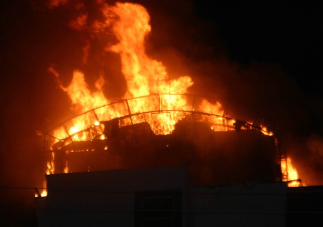 Yeni bina alev alev yandı 3