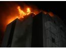Yeni bina alev alev yandı