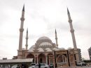 Mimar Sinan'a özendi, onun tarzında 262 cami yaptı