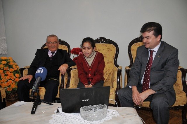 Dışişleri Bakanı Davutoğlu'na sürpriz 3