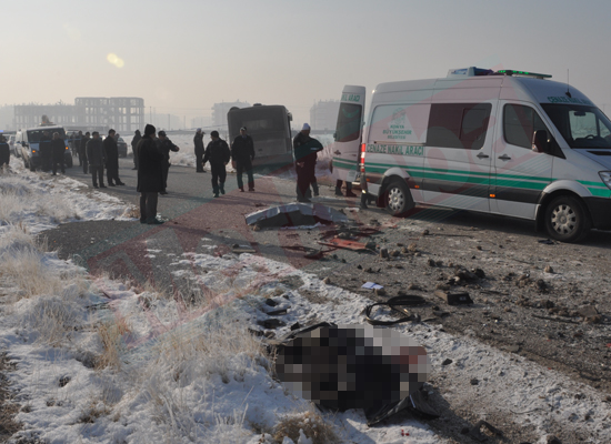 Konya'da feci kaza: 5 ölü 8 yaralı 7