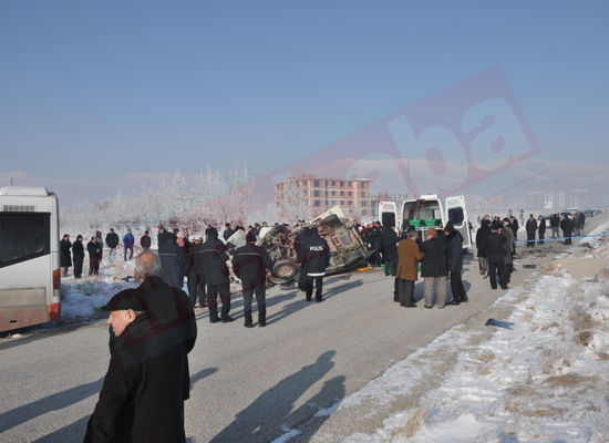 Konya'da feci kaza: 5 ölü 8 yaralı 9