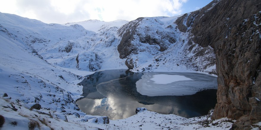 Bolkar'daki buzul göllerinin kış güzelliği büyülüyor 2