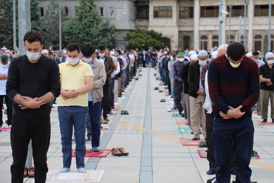 Konya'da 74 gün aradan sonra ilk Cuma namazı kılındı 2