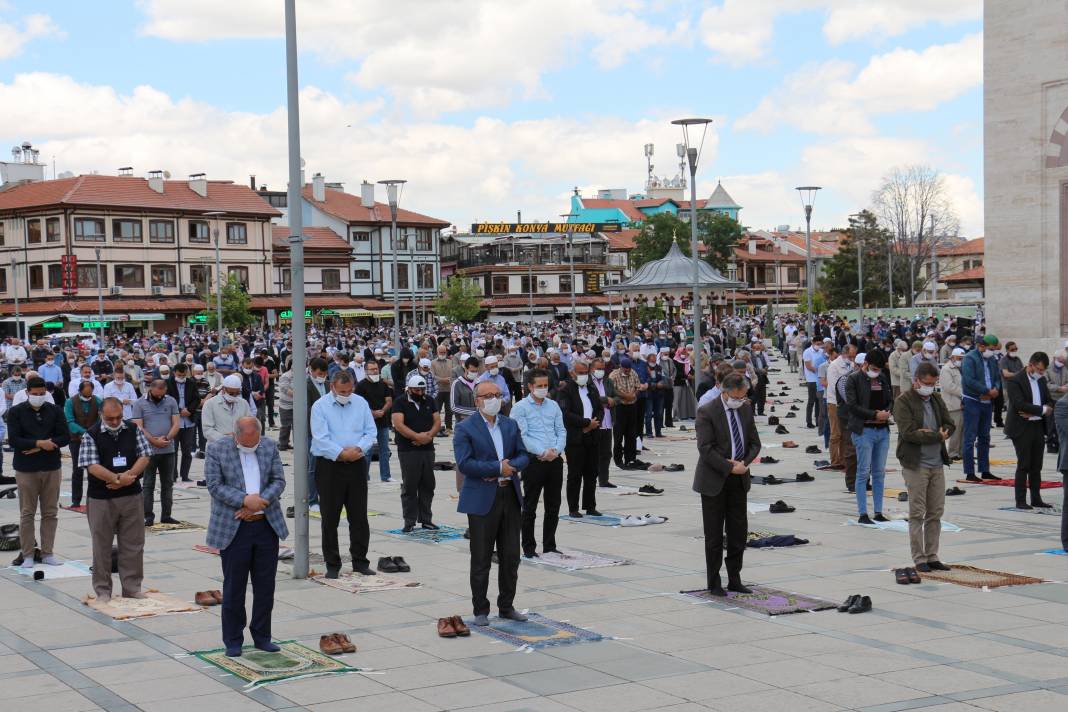 Konya'da 74 gün aradan sonra ilk Cuma namazı kılındı 3
