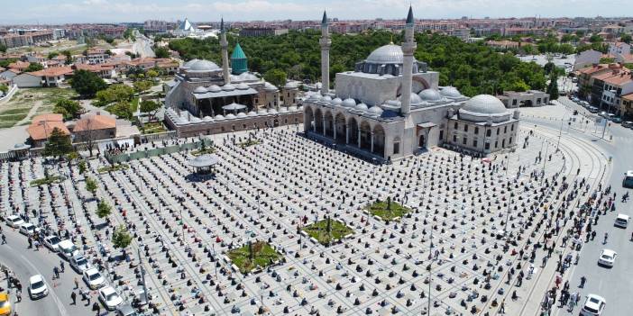 Konya'da 74 gün aradan sonra ilk Cuma namazı kılındı