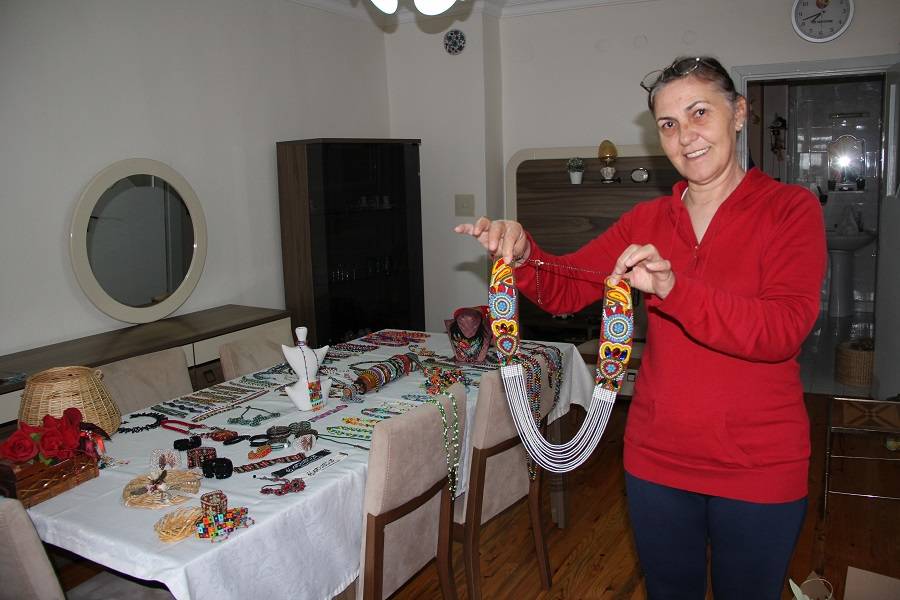 Kum boncuk işlemeciliği sanatı Seydişehir'de hayat buluyor 3
