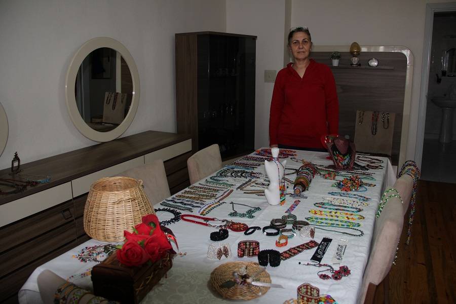 Kum boncuk işlemeciliği sanatı Seydişehir'de hayat buluyor 5