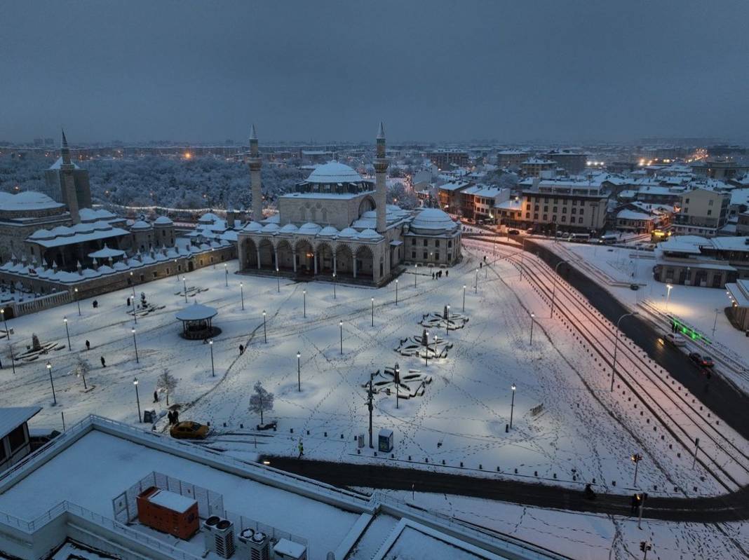 Konya şehir merkezinden kar manzaraları 11