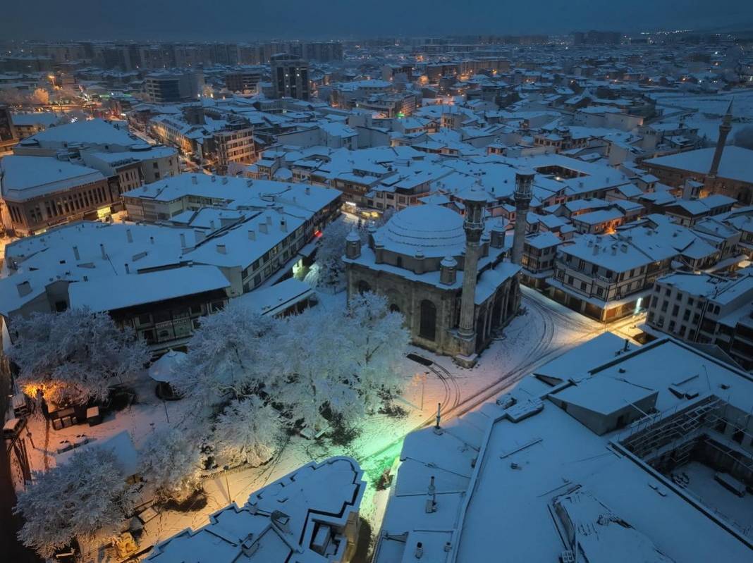 Konya şehir merkezinden kar manzaraları 15