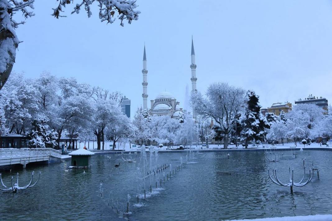 Konya şehir merkezinden kar manzaraları 18
