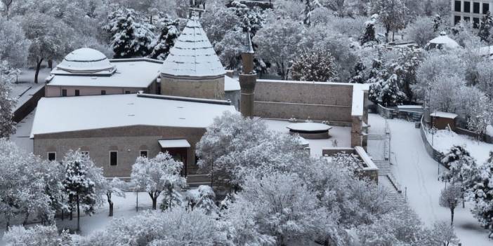 Konya şehir merkezinden kar manzaraları