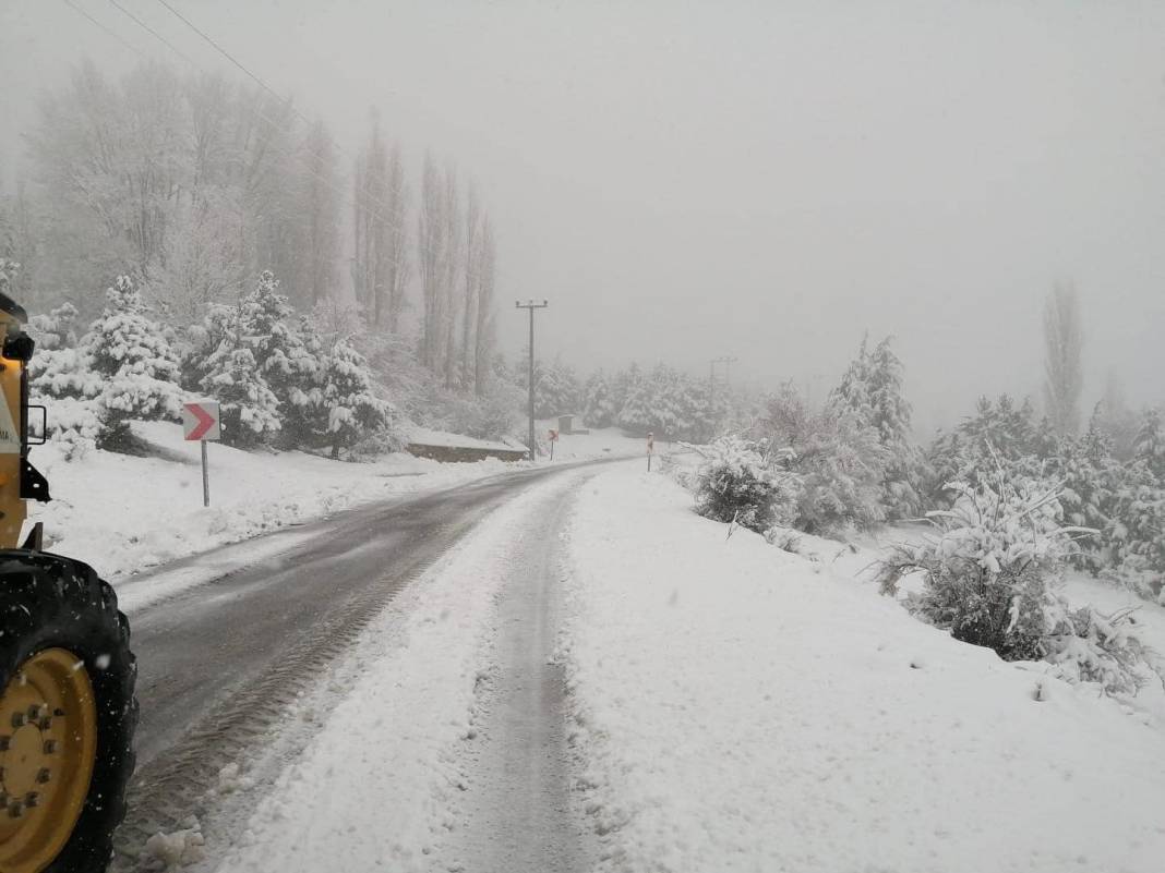 Konya'da yola çıkacaklar dikkat! Bu noktalarda yoğun kar var 2