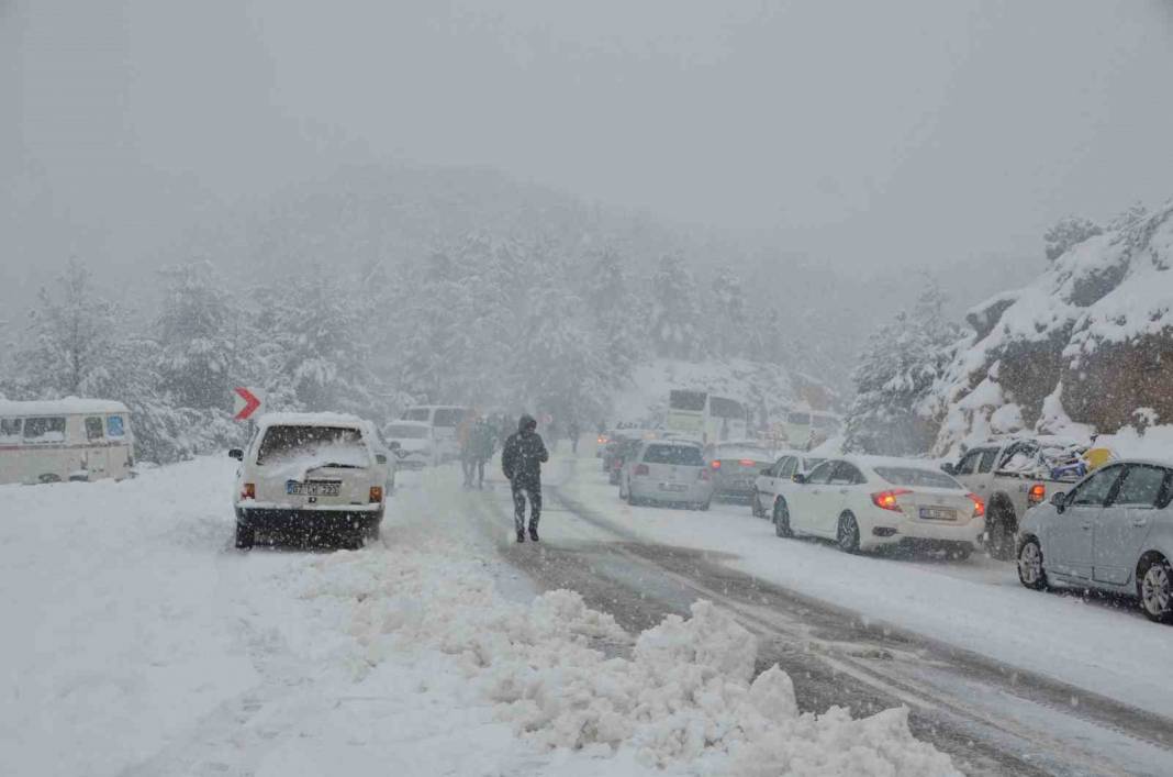 Konya'da yola çıkacaklar dikkat! Bu noktalarda yoğun kar var 6