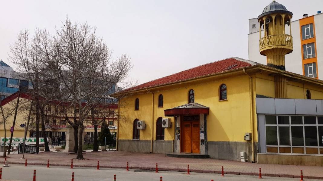 Konya'da bu cami bir zamanlar askeri depo olarak kullanılmış 3
