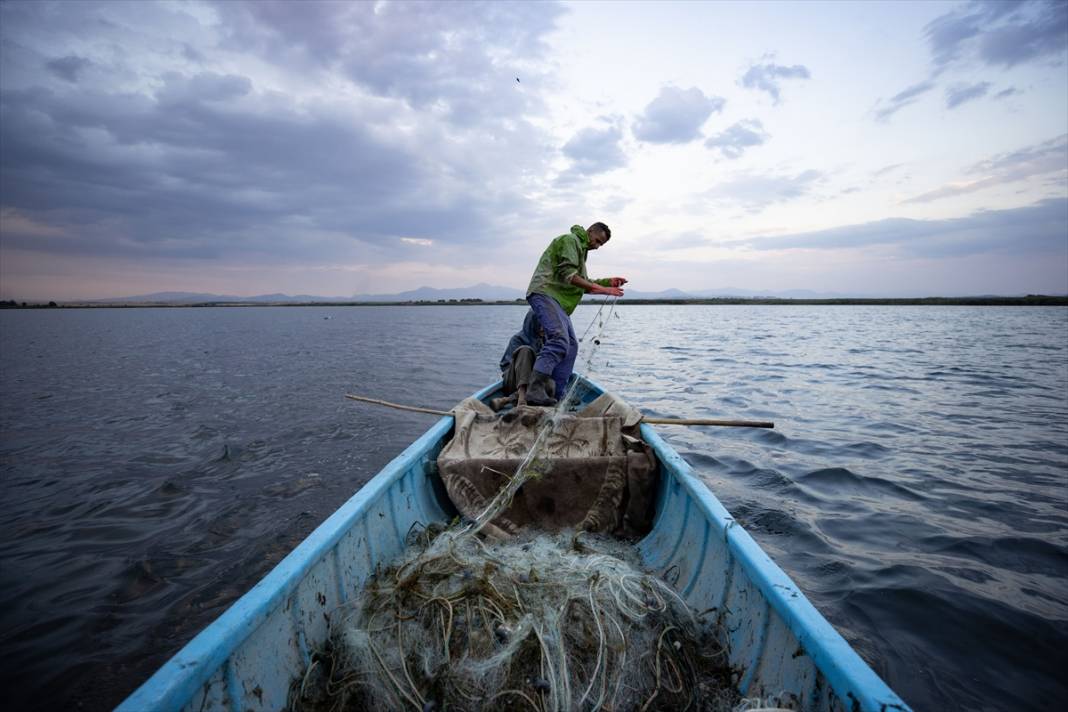 Konya'nın denizinde bir balıkçının günü böyle geçiyor 14