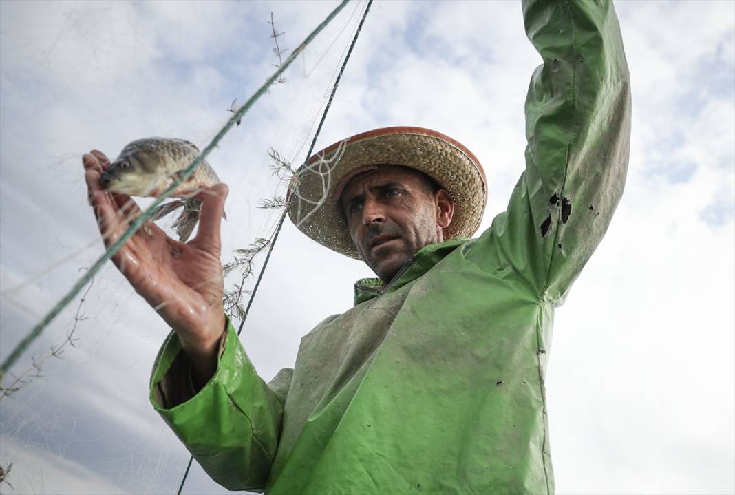 Konya'nın denizinde bir balıkçının günü böyle geçiyor 5